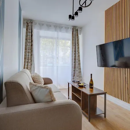 Bluestay 300 - Superb In * Paris